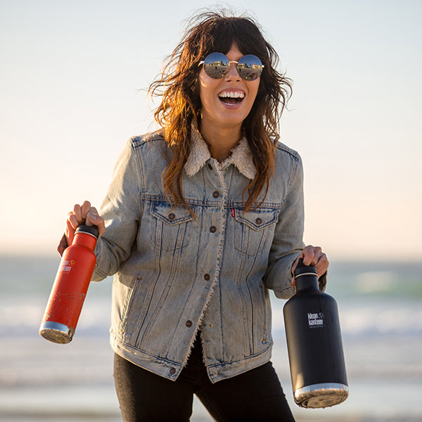 64oz-classic-with-loop-cap-o9 64oz_insulated_classic_black_beach_smile_square.jpg