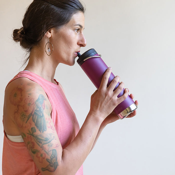 tkwide-twist-cap-with-straw-kit-b5 K20TKWPT-PP-T-TWIST-straw_cap_drinking_yoga_lifestyle_64bb08ca-98d0-4e89-83fd-b166cda65ccd.jpg