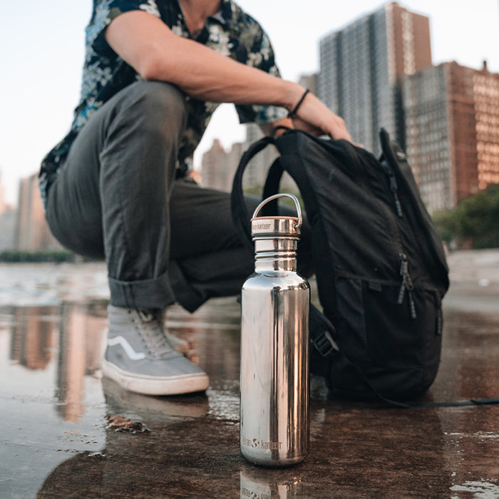 27oz-reflect-with-bamboo-cap-o9 K27SSLRF-MS-BAMBOO_reflect-bottle_city_lifestyle_ff882516-9bd8-49cf-b515-736a0a9c889f.jpg