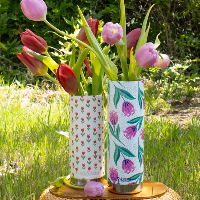 16oz-tkwide-with-cafe-red-tulips-u8 bottles_seasonal_spring_flowers_2_square.jpg