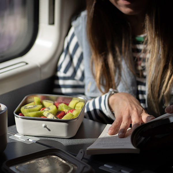 23oz-rise-food-box-lunch-y4 rise_food_lunch_box_lunch_tofu_train_fruit_reading_square.jpg