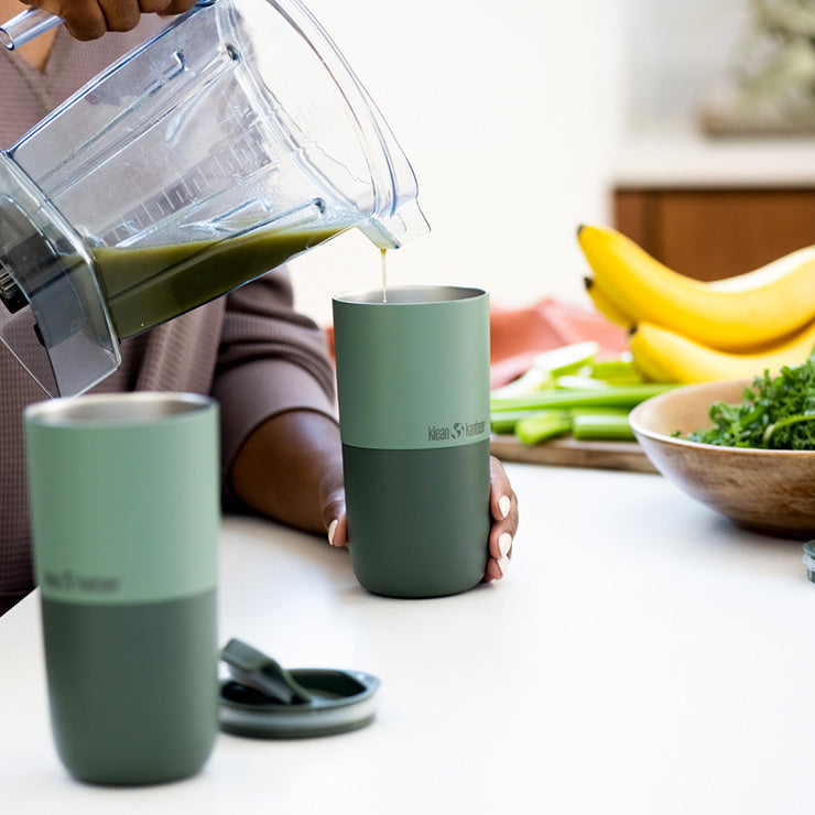 smoothie-set-o9 smoothie_kit_rise_tumbler_smoothie_pour.jpg
